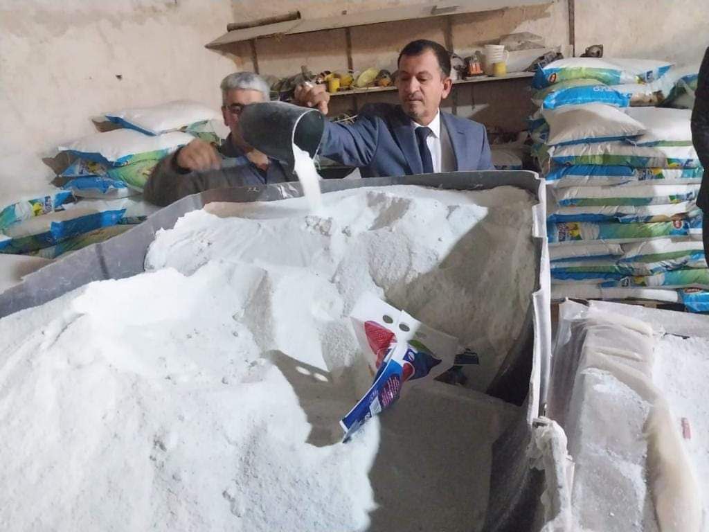 التجارة :  ضبط معمل يمارس الغش التجاري على مواد غذائية ومساحيق تنظيف في النجف