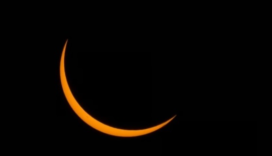 مكتب الخامنئي: تعذرت رؤية هلال شهر شوال.. السبت أول أيام عيد الفطر