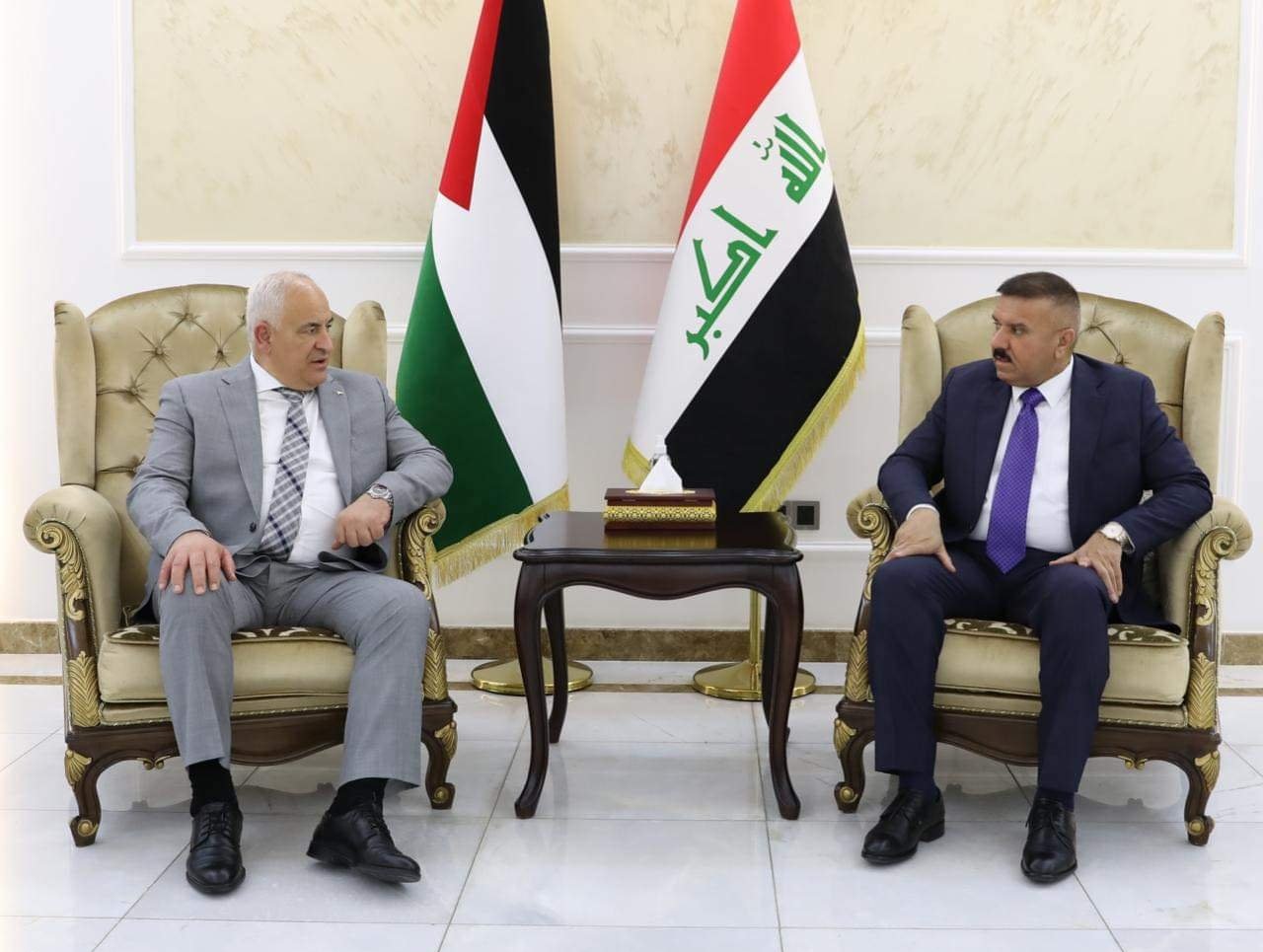 وزير الداخلية يستقبل نظيره الفلسطيني في مطار بغداد الدولي
