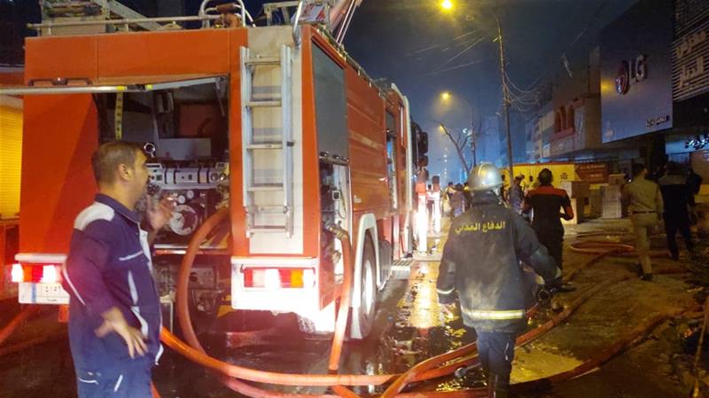 الدفاع المدني يتمكن من اخماد حريقين كبيرين منفصلين في منطقة الكرادة وسط بغداد