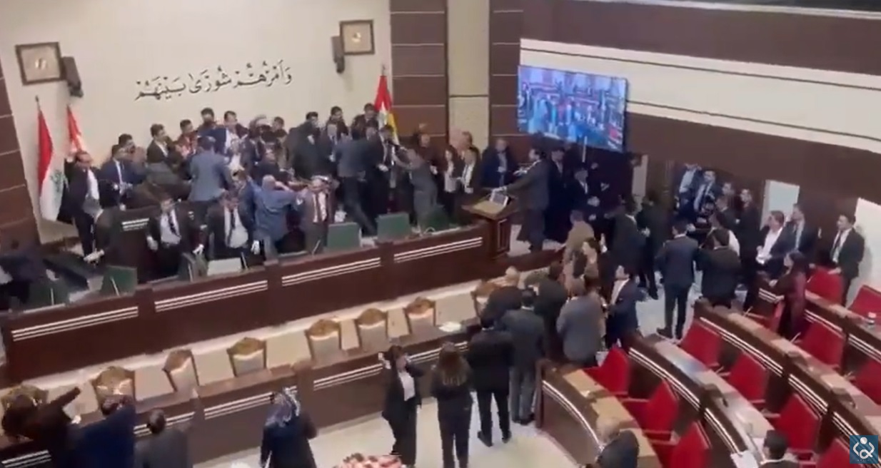 بالفيديو:عراك وهرج ومرج في جلسة لبرلمان اقليم كردستان
