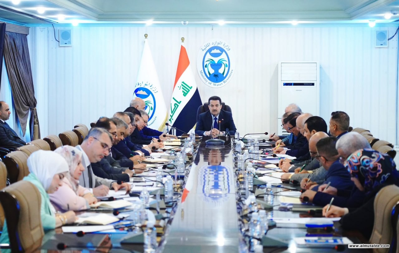 رئيس الوزراء يزور الموارد المائية و يجتمع مع هيئة الرأي فيها