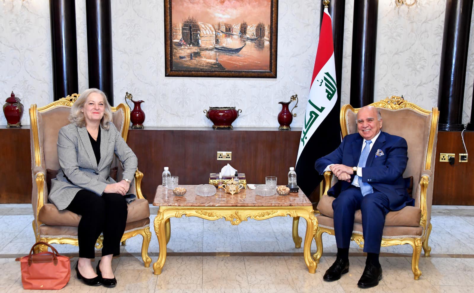وزير الخارجيَّة يستقبل السفيرة الأمريكيَّة لدى العراق
