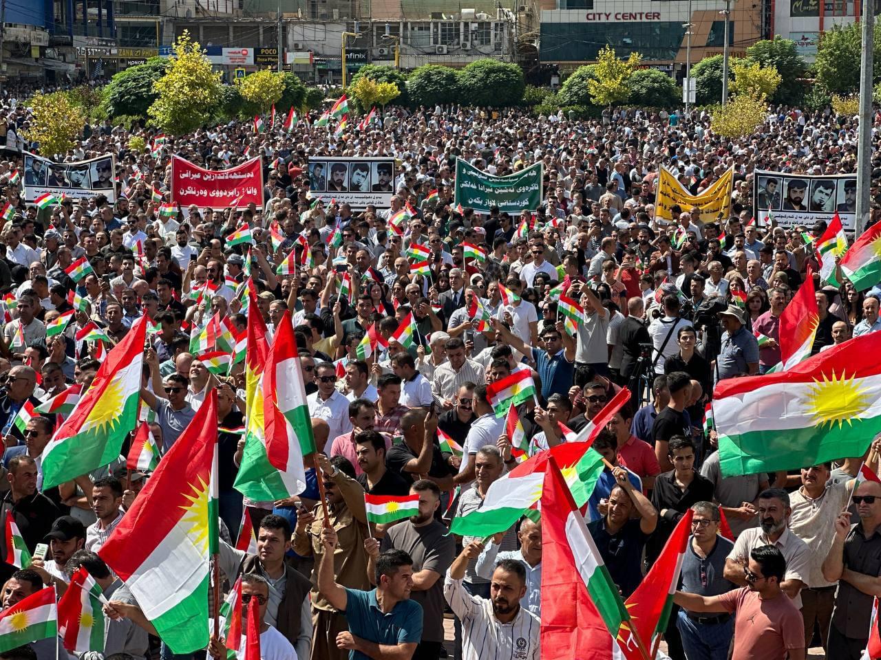 بسبب تأخر رواتب الموظفين .. انطلاق تظاهرات حاشدة في دهوك