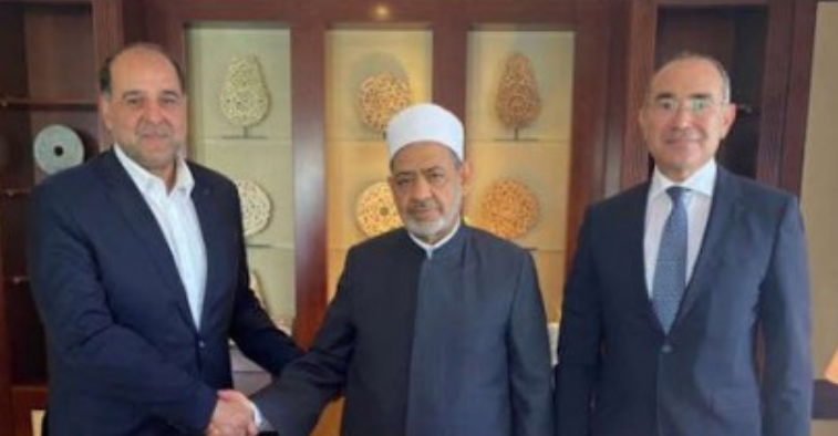 لدى استقباله سفير ايران في المانيا ..شيخ الأزهر: الأزهر متمسك بوحدة المسلمين