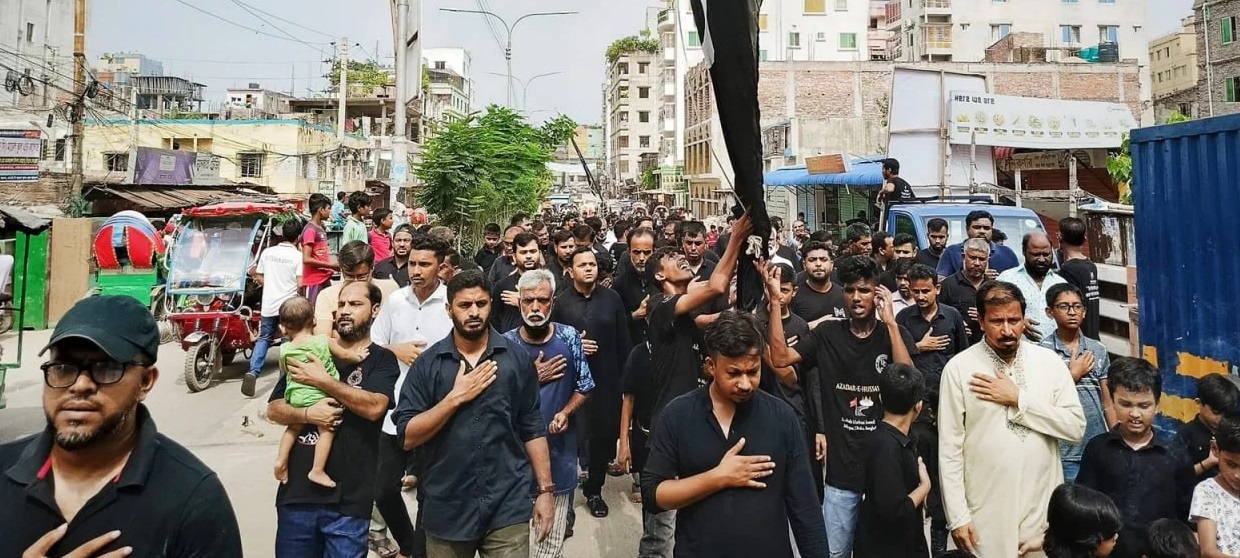 أكبر مدن بنغلاديش تحتضن مسيرة عزائية لإحياء أربعينية الإمام الحسين (ع)