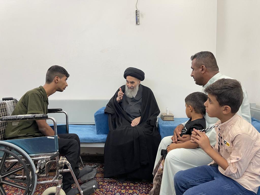 المرجع السيستاني يستقبل طالبا عراقيا مصاب بالشلل الرباعي احرز معدلا عاليا بالدراسة الاعدادية:ان نجاحك الباهر درس مهم للجميع