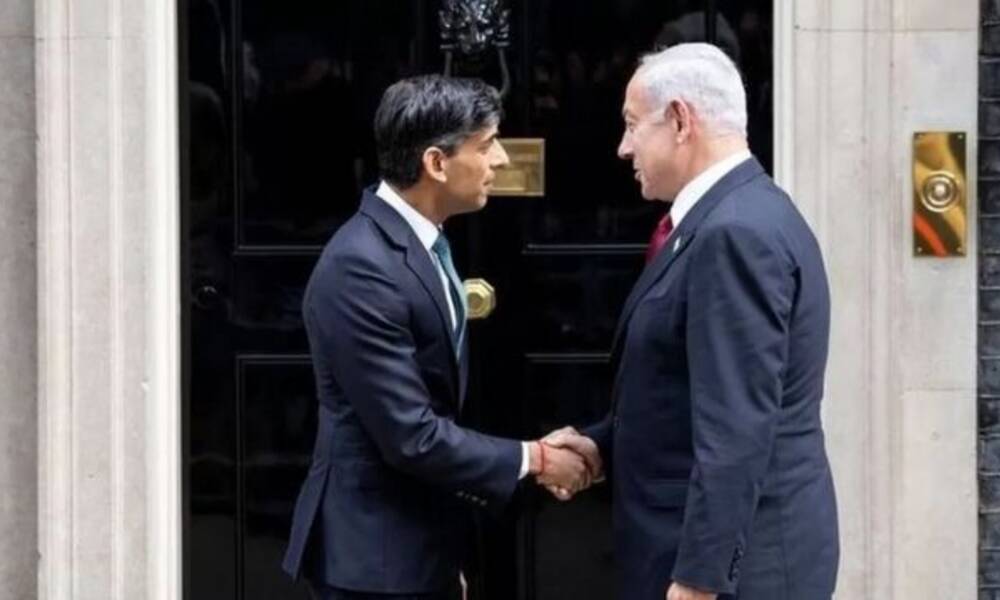 رئيس وزراء بريطانيا يصل إلى تل أبيب