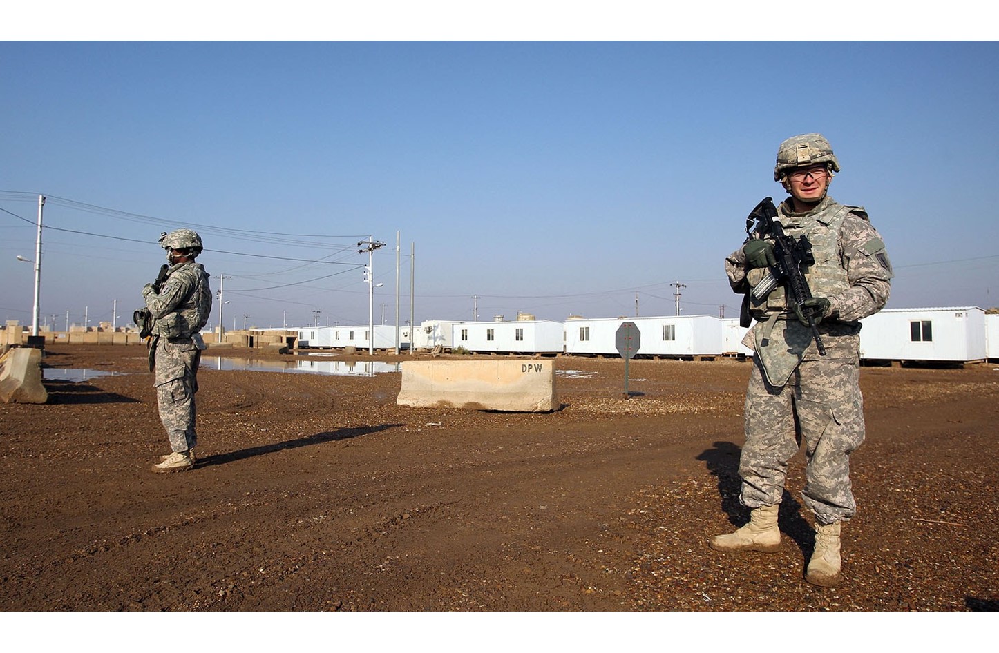 صواريخ وطائرات مسيرة تضرب قاعدة عين الأسد الأمريكية بالانبار