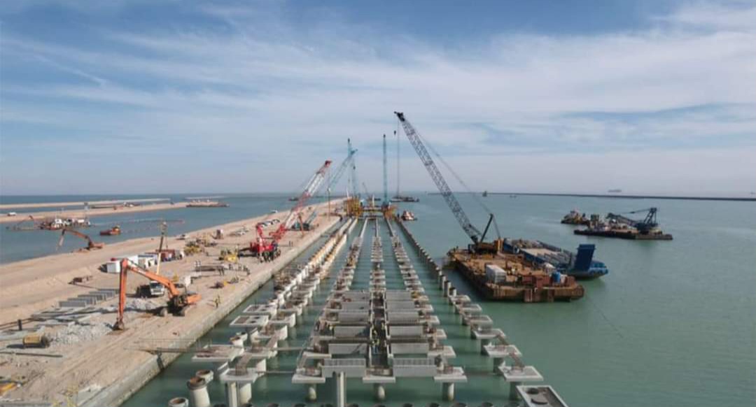 الموانئ : لم يبقَ سوى 28 ركيزة من أصل 1736 بمشروع الأرصفة الخمسة لميناء الفاو الكبير