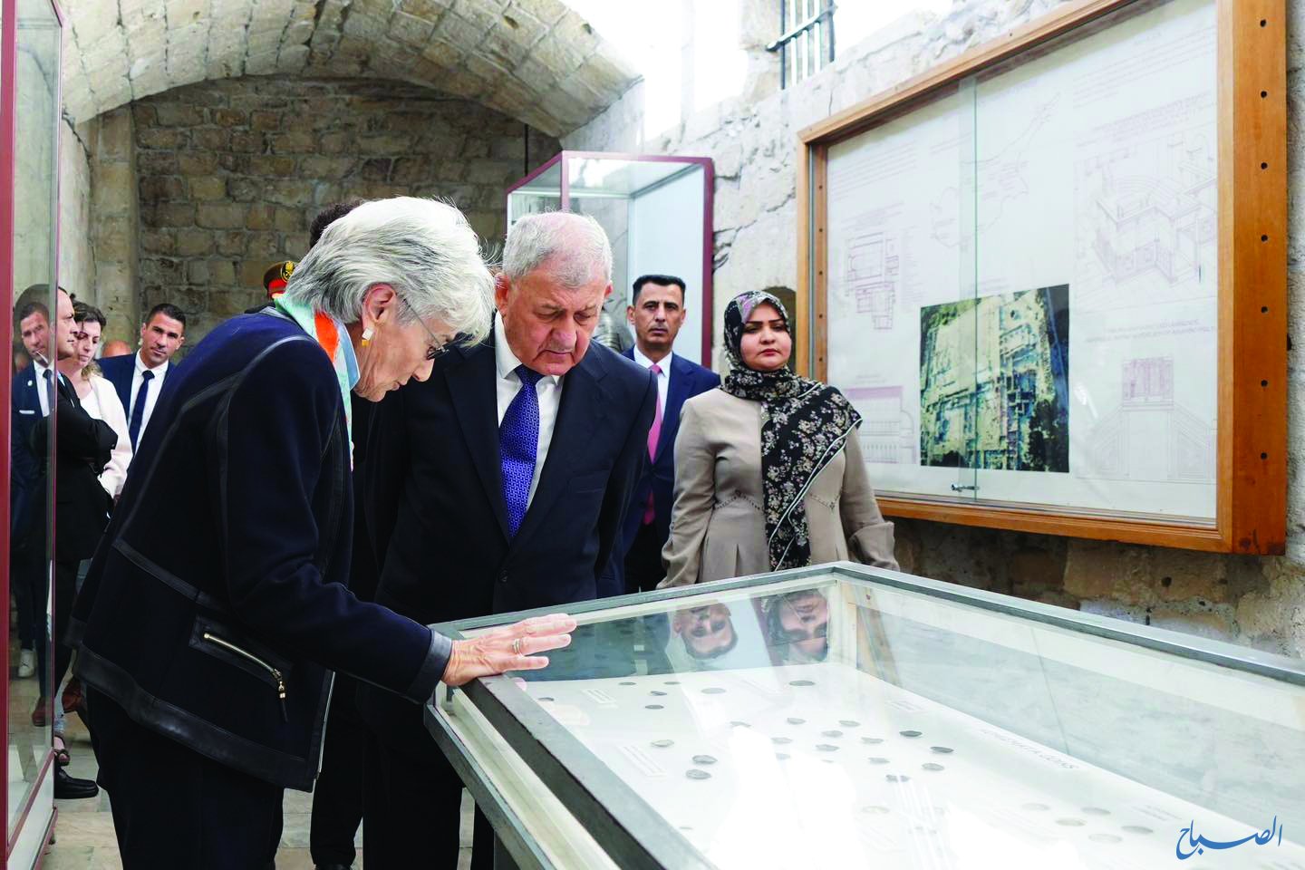 رئيس الجمهورية يوجّه دعوة إلى خبير خزف عالمي لزيارة العراق