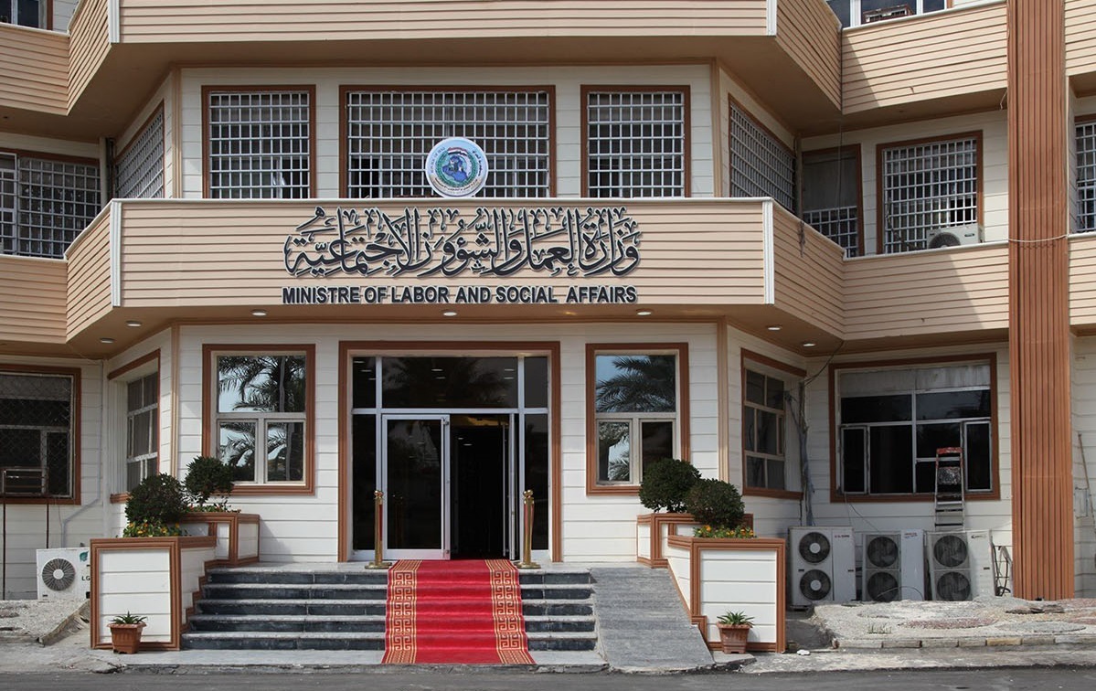 وزارة العمل: 150 ألف رجل قدموا للحصول على راتب الرعاية على أنهم أنثى