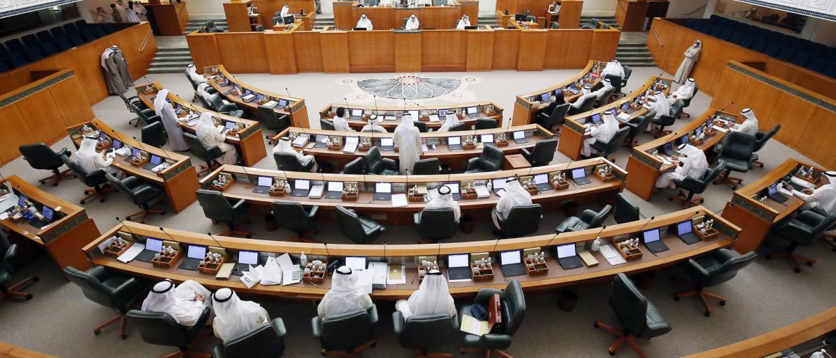 أمير الكويت يصدر مرسوماً بحل مجلس الأمة