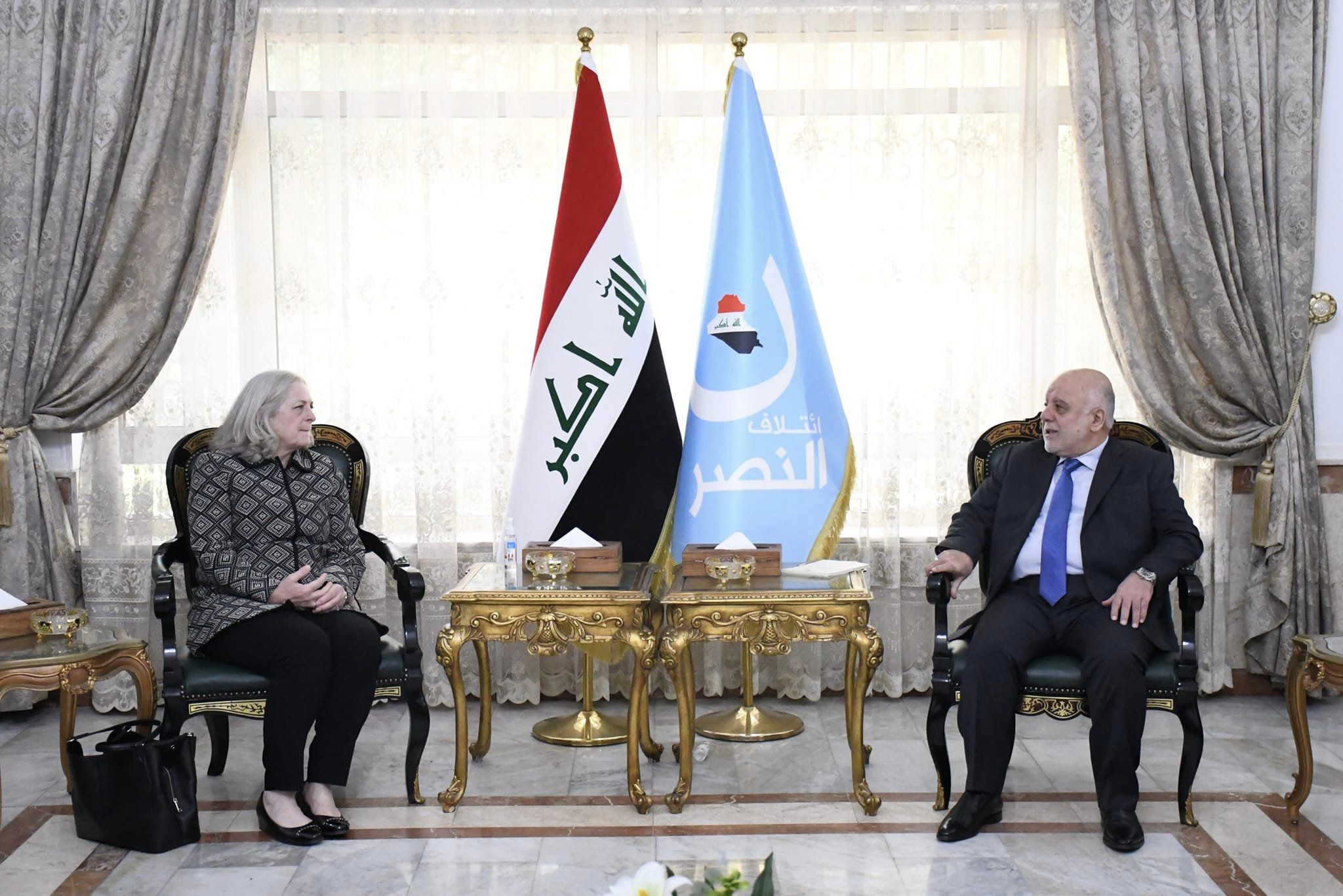 العبادي للسفيرة الامريكية :الحكومة العراقية هي صاحبة الشرعية في تمثيل الدولة