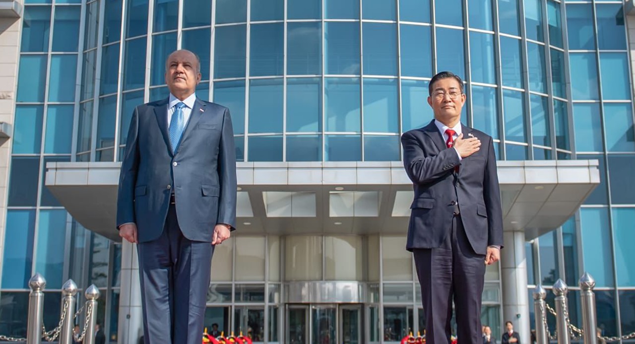 وفد عسكري عراقي رفيع برئاسة وزير الدفاع يصل كوريا الجنوبية