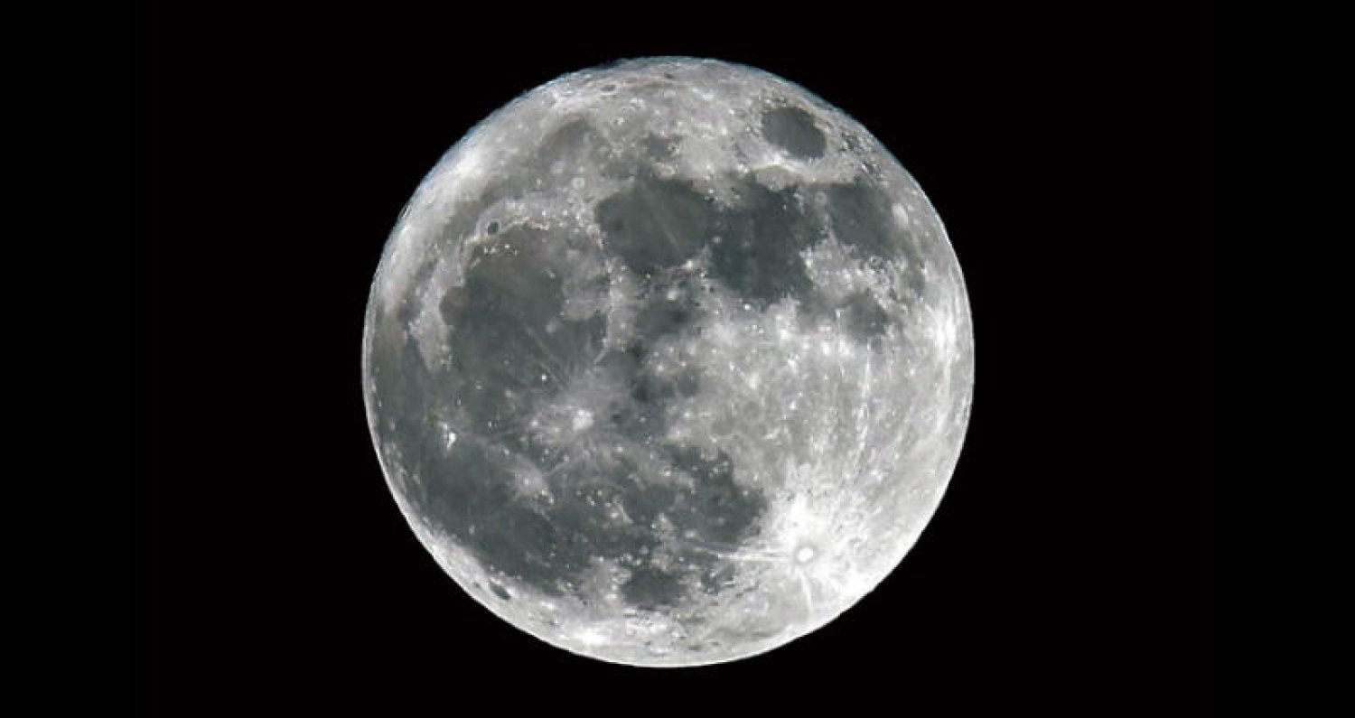 "قمر الدودة" يزور سماء الأرض قريباً مقروناً بمفاجأة