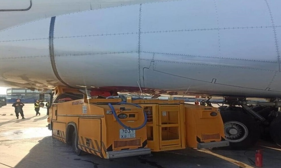 طائرة إماراتية تتعرض لحادث في مطار موسكو