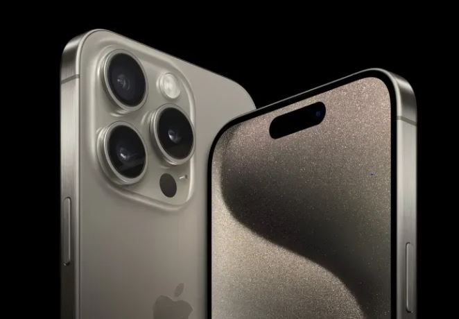 رسوم ترامب سترفع أسعار هواتف آيفون بشكل هائل