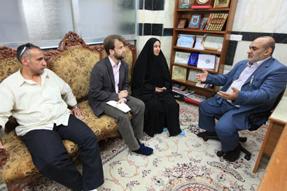 وفد صحفي  استرالي  و بريطاني  يزور العتبة العباسية المقدسة