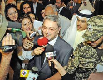 اول سفير عراقي يصل الكويت والصباح يؤكد ان ازمة الخطوط الجوية بين البلدين امر تجاري وليس سياسي