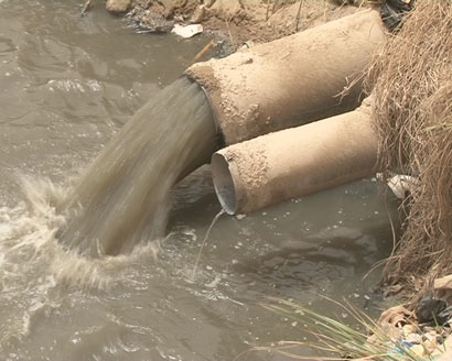 مبزل في كربلاء تحول الى مصب لمجاري الأحياء السكنية  ما أثر سلبا على صحة المواطنين (تقريرمصور)