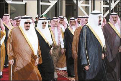 الأمير تركي آل سعود ينصح عائلته المالكة بالهرب من المملكة قبل فوات الاوان