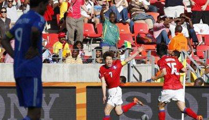 كوريا الجنوبية تسقط اليونان بالقاضية في مونديال 2010