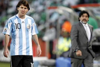 مارادونا يشيد بحارس مرمى نيجيريا