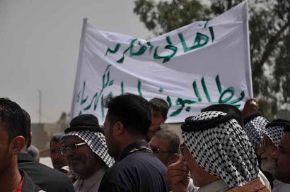 متظاهرون في النجف يطالبون بإعادة التسعيرة القديمة للكهرباء