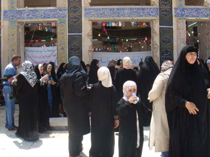 اكثر من مليون زائر يحيون ذكرى شهادة الامام الهادي وفضائية كربلاء تبث المراسيم مباشرة من سامراء