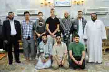 وفد ألماني من فئات شابة وأكاديمية يزور مرقد الإمام الحسين (ع) للمرّة الأولى