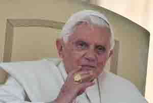 بابا الفاتيكان يحث الأطراف السياسية العراقية على الإسراع في تشكيل الحكومة