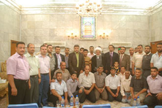 وفد من الاقسام الداخلية بجامعة الكوفة يلتقي الشيخ عبد المهدي الكربلائي