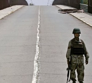 استشهاد وإصابة 42 من زوار الامام الكاظم عليه السلام بسقوط صاروخ في محيط مستشفى اليرموك ببغداد