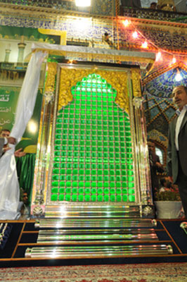 العراقيون يؤممون صناعة شبابيك الاضرحة ويصنعون اول شباك لمرقد العباس عليه السلام في كربلاء