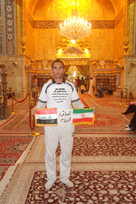 عداء إيراني يفد من طهران الى كربلاء مشيا على الاقدام لمناسبة ولادة الإمام الحسين (عليه السلام)