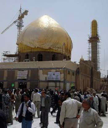 سامراء تشهد توافد اعداد كبيرة من الزائرين لاحياء ولادة الامام المهدي