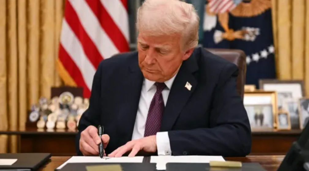 الكشف عن نص رسالة ترامب إلى المرشد الايراني السيد علي الخامنئي: لنترك ورائنا العداء ونفتح صفحة جديدة