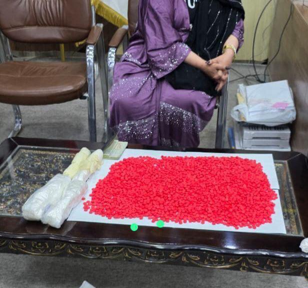 عملية نوعية اخرى لهيأة المنافذ خلال 24 ساعة في منفذ الشلامجة… ضبط (1) كغم من مادة الكريستال وحبوب مخدرة بحوزة مسافرة عراقية