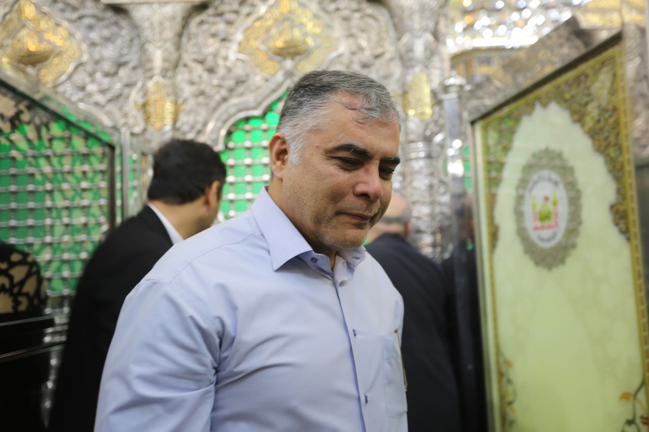 وزير النفط الايراني يزور ضريح الامام الحسين (عليه السلام)