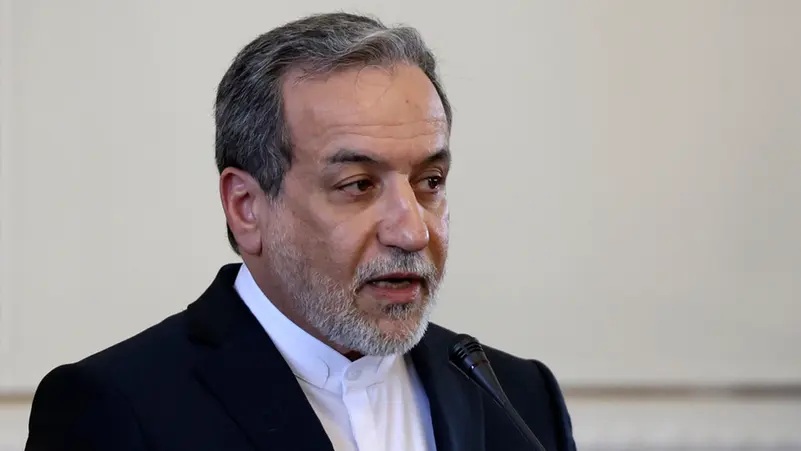 حاملاً رسالة من السيد الخامنئي.. عراقجي يلتقي بوتين اليوم