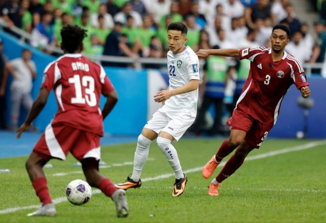 أوزبكستان تكتسح قطر بثلاثية صادمة في تصفيات كأس العالم