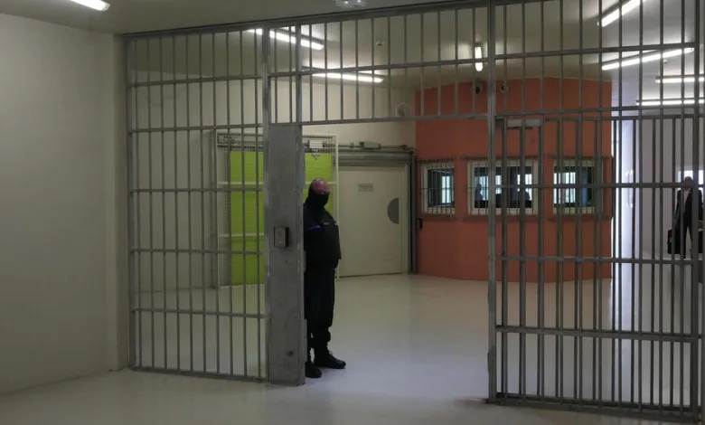 فرنسا تسجل أعلى عدد سجناء في تاريخها: أكثر من 84 ألف خلف القضبان