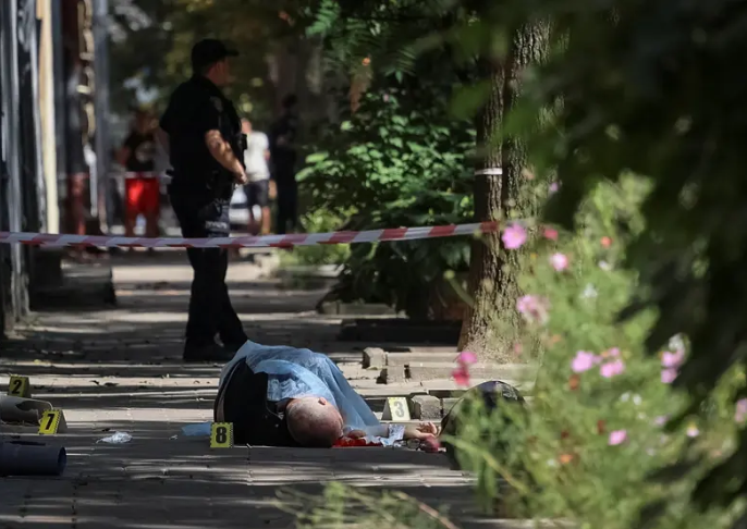 مقتل رئيس برلمان أوكرانيا السابق.. وصور لجثته على الرصيف