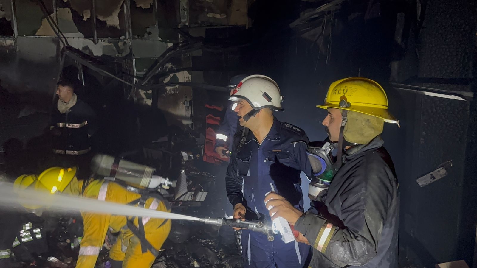 السيطرة على حريق كبير في بناية تجارية بالنجف دون إصابات