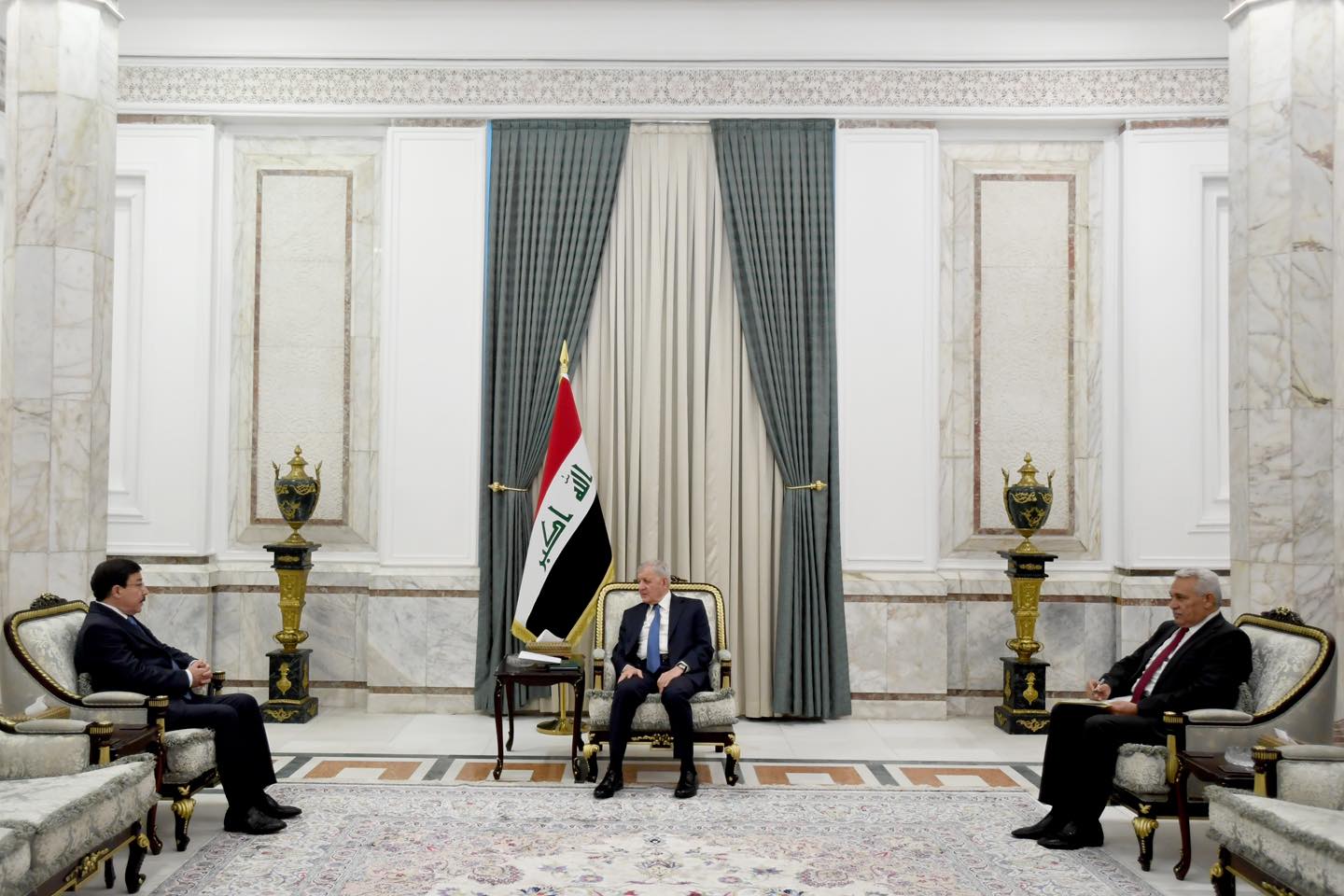 رئيس الجمهورية يؤكد لمحافظ البنك المركزي ضرورة تطوير الخدمات المقدمة للمواطن