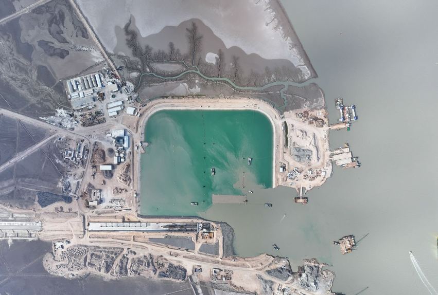 الموانئ تُفصح عن مراحل تعويم النفق المغمور بقناة خور الزبير