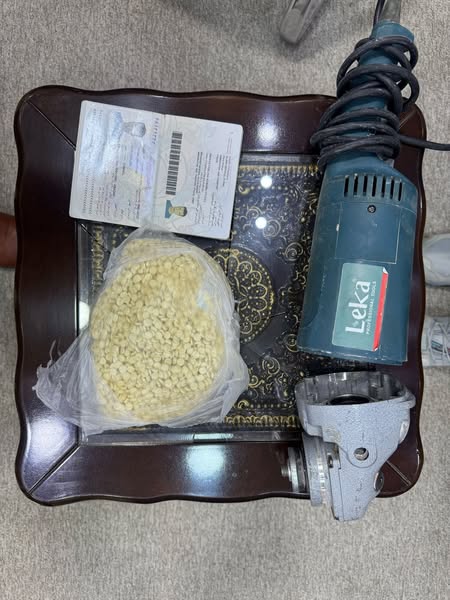 مخبأة داخل (كوسرة).. المنافذ تضبط أكثر من 4 آلاف حبة مخدرة بحوزة مسافر أجنبي