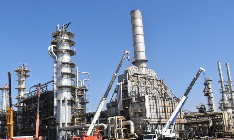 بعد سنوات من التوقف والدمار.. النفط تستنفر جهودها لإعادة العمل في مصفى الدهون