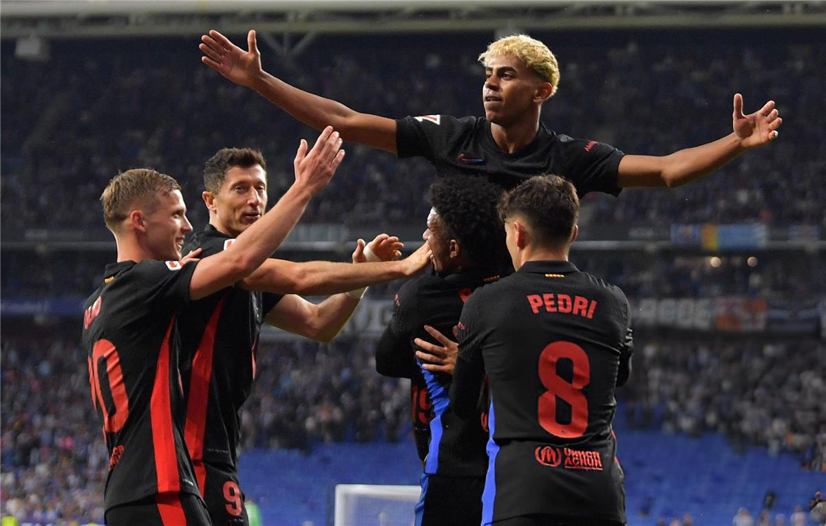 برشلونة يهزم إسبانيول ويحسم لقب الليجا